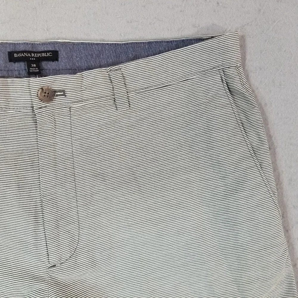 Banana Republic City short shorts men's 38 x 10 white striped cotton Bermuda NEW